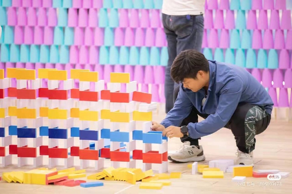 主題團(tuán)建市場迎來創(chuàng)新升級，沉浸式體驗(yàn)與個(gè)性化定制成新趨勢